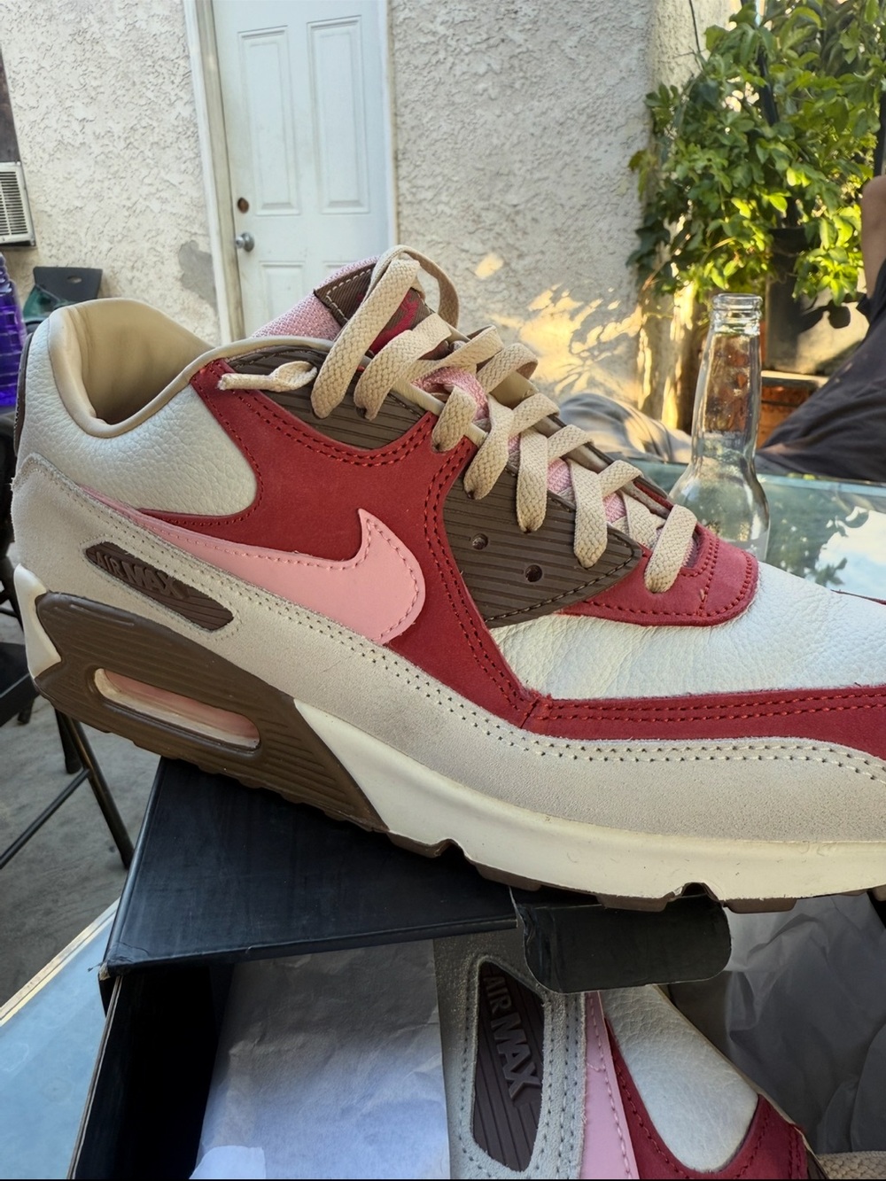 Nike Men’s Low-Top Sneaker in Pink, Red and Brown
